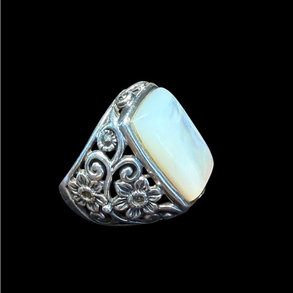 CFJ Thai 925 Sterling Silver Floral ring with mother-of-pearl